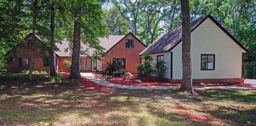House in Gainesville, Florida 5 bedrooms, 308.62 sq.m. № 1644665