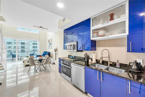 Copropriété à louer à Miami, Floride: 1 chambre, 72.93 m2 № 2074888 - photo 2