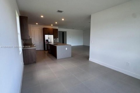 House in Cutler Bay, Florida 4 bedrooms, 235.32 sq.m. № 2169450 - photo 4