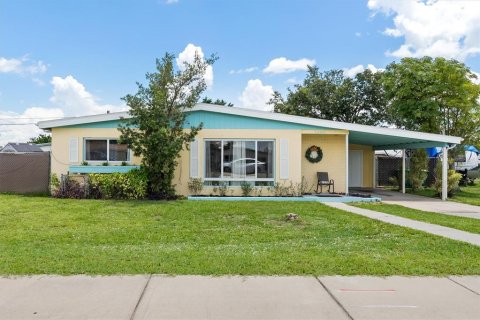 Casa en venta en Port Charlotte, Florida, 3 dormitorios, 98.85 m2 № 1805828 - foto 1