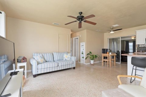 Casa en venta en Port Charlotte, Florida, 3 dormitorios, 98.85 m2 № 1805828 - foto 8