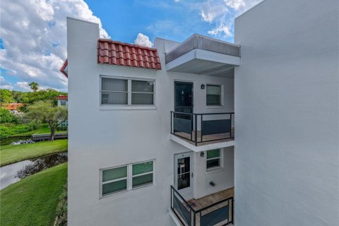 Condo in Winter Haven, Florida, 3 bedrooms  № 2391550 - photo 9