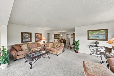 Condo in Winter Haven, Florida, 3 bedrooms  № 2391550 - photo 15