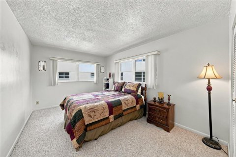 Condo in Winter Haven, Florida, 3 bedrooms  № 2391550 - photo 24