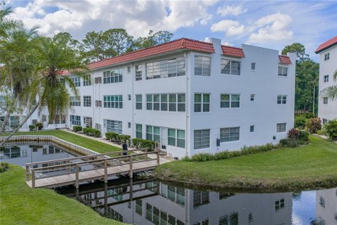 Condo in Winter Haven, Florida, 3 bedrooms  № 2391550 - photo 8