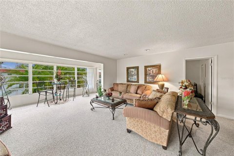 Condo in Winter Haven, Florida, 3 bedrooms  № 2391550 - photo 16