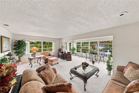 Condo in Winter Haven, Florida, 3 bedrooms  № 2391550 - photo 17