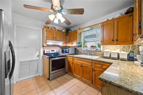 Villa ou maison à vendre à Miami, Floride: 3 chambres, 203.73 m2 № 2267624 - photo 12