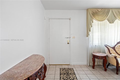 Villa ou maison à vendre à Miami, Floride: 3 chambres, 203.73 m2 № 2267624 - photo 3