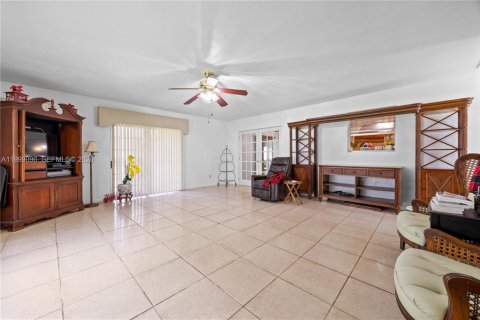 Villa ou maison à vendre à Miami, Floride: 3 chambres, 203.73 m2 № 2267624 - photo 18