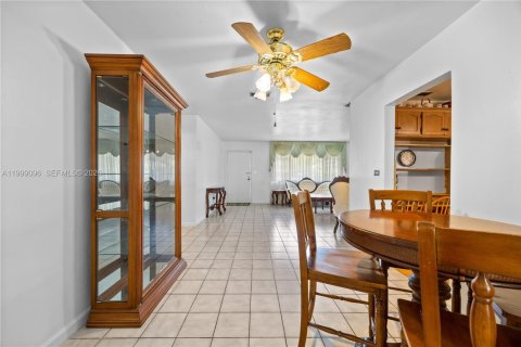 Villa ou maison à vendre à Miami, Floride: 3 chambres, 203.73 m2 № 2267624 - photo 10