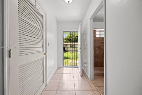 Villa ou maison à vendre à Miami, Floride: 3 chambres, 203.73 m2 № 2267624 - photo 21