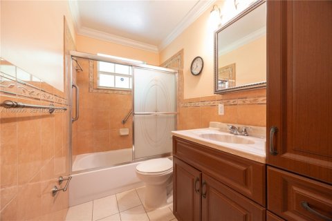 Villa ou maison à vendre à Miami, Floride: 3 chambres, 203.73 m2 № 2267624 - photo 26
