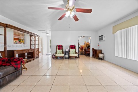 Villa ou maison à vendre à Miami, Floride: 3 chambres, 203.73 m2 № 2267624 - photo 19