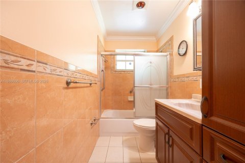 Villa ou maison à vendre à Miami, Floride: 3 chambres, 203.73 m2 № 2267624 - photo 25
