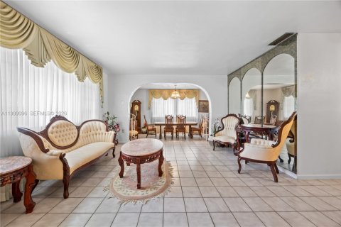 Villa ou maison à vendre à Miami, Floride: 3 chambres, 203.73 m2 № 2267624 - photo 5