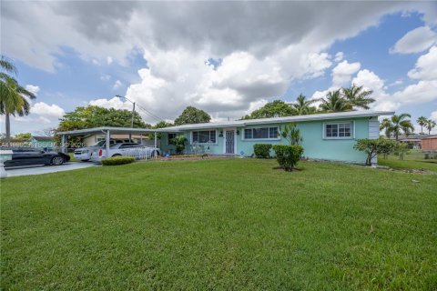 Villa ou maison à vendre à Miami, Floride: 3 chambres, 203.73 m2 № 2267624 - photo 2
