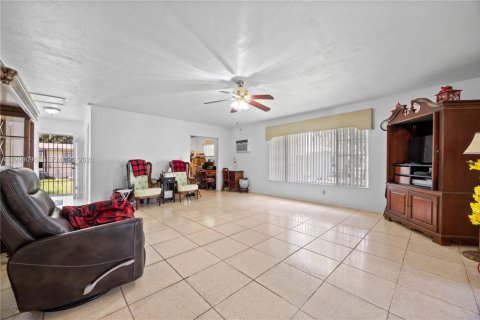 Villa ou maison à vendre à Miami, Floride: 3 chambres, 203.73 m2 № 2267624 - photo 17