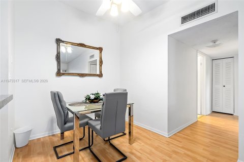 Купить кондоминиум в Тамарак, Флорида 2 спальни, 76.83м2, № 2033897 - фото 14