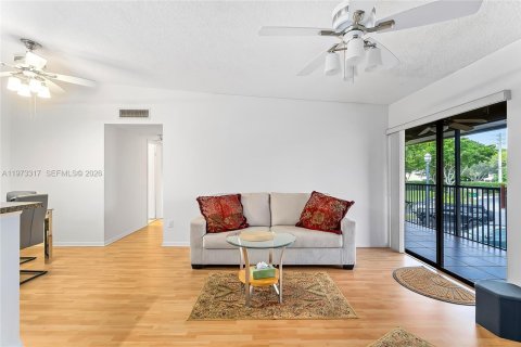 Купить кондоминиум в Тамарак, Флорида 2 спальни, 76.83м2, № 2033897 - фото 4