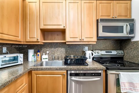 Купить кондоминиум в Тамарак, Флорида 2 спальни, 76.83м2, № 2033897 - фото 11