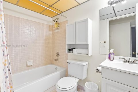 Купить кондоминиум в Тамарак, Флорида 2 спальни, 76.83м2, № 2033897 - фото 15