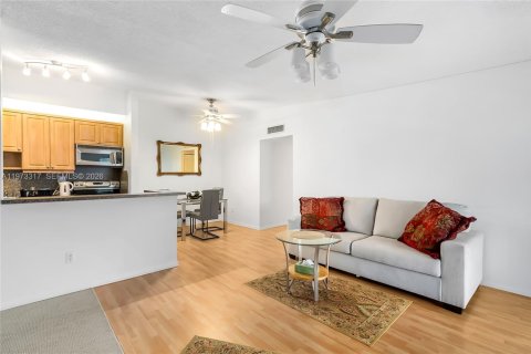 Купить кондоминиум в Тамарак, Флорида 2 спальни, 76.83м2, № 2033897 - фото 3