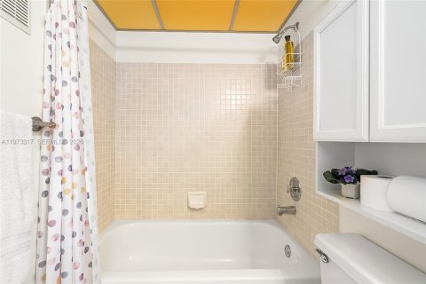 Купить кондоминиум в Тамарак, Флорида 2 спальни, 76.83м2, № 2033897 - фото 16