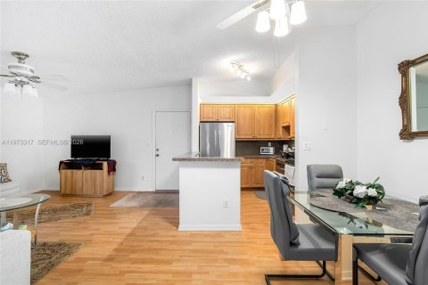 Купить кондоминиум в Тамарак, Флорида 2 спальни, 76.83м2, № 2033897 - фото 8