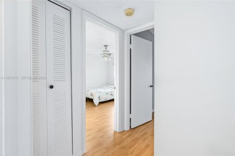 Купить кондоминиум в Тамарак, Флорида 2 спальни, 76.83м2, № 2033897 - фото 19