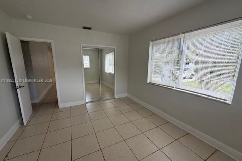 House in North Miami, Florida 2 bedrooms, 92.9 sq.m. № 1930696 - photo 18