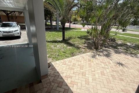House in North Miami, Florida 2 bedrooms, 92.9 sq.m. № 1930696 - photo 20