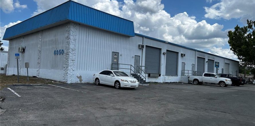 Immobilier commercial à Orlando, Floride 2140.47 m2 № 1822812