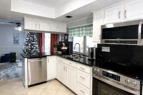 Villa ou maison à vendre à Sunrise, Floride: 4 chambres, 180.51 m2 № 2000134 - photo 6