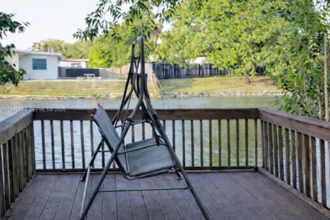 Villa ou maison à vendre à Sunrise, Floride: 4 chambres, 180.51 m2 № 2000134 - photo 21