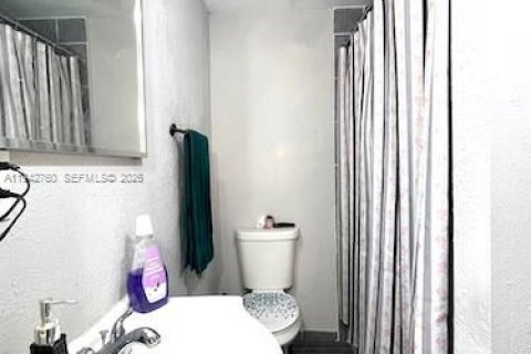 Villa ou maison à vendre à Sunrise, Floride: 4 chambres, 180.51 m2 № 2000134 - photo 15