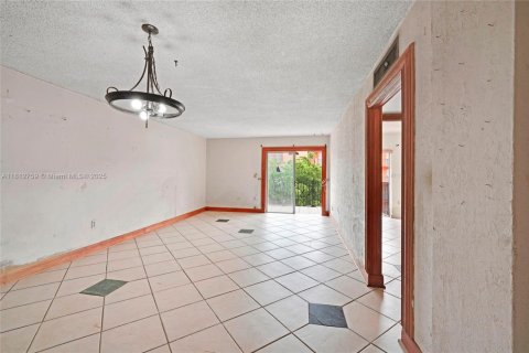 Condo in Hialeah, Florida, 2 bedrooms  № 1759198 - photo 4
