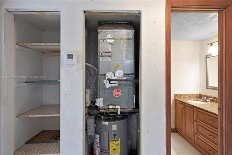 Condo in Hialeah, Florida, 2 bedrooms  № 1759198 - photo 18