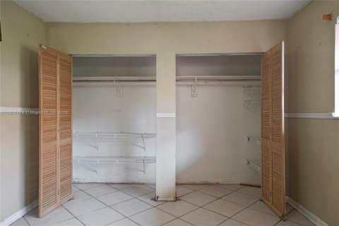 Condo in Hialeah, Florida, 2 bedrooms  № 1759198 - photo 14