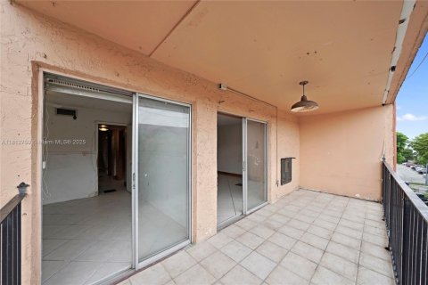 Condo in Hialeah, Florida, 2 bedrooms  № 1759198 - photo 19