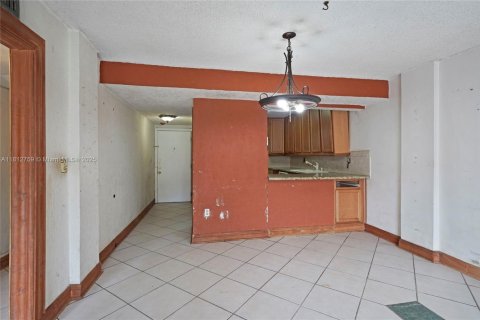 Condo in Hialeah, Florida, 2 bedrooms  № 1759198 - photo 6
