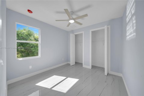 House in Lehigh Acres, Florida 3 bedrooms, 162.39 sq.m. № 1664933 - photo 14
