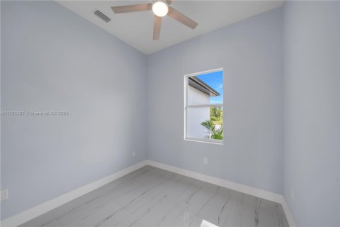 House in Lehigh Acres, Florida 3 bedrooms, 162.39 sq.m. № 1664933 - photo 4