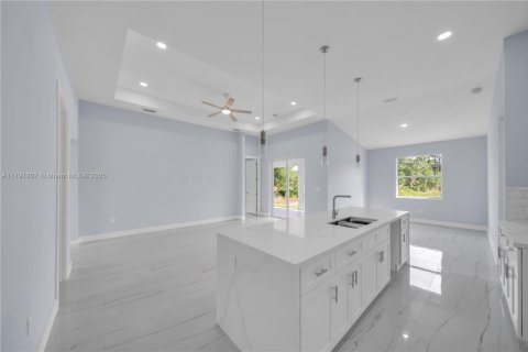 House in Lehigh Acres, Florida 3 bedrooms, 162.39 sq.m. № 1664933 - photo 12