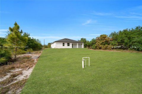 House in Lehigh Acres, Florida 3 bedrooms, 162.39 sq.m. № 1664933 - photo 9