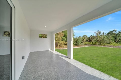 House in Lehigh Acres, Florida 3 bedrooms, 162.39 sq.m. № 1664933 - photo 6