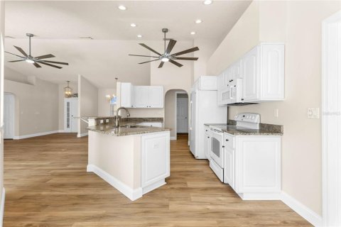 Villa ou maison à vendre à Punta Gorda, Floride: 3 chambres, 159.88 m2 № 2361185 - photo 16