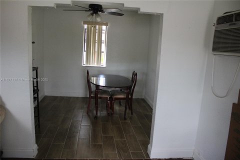 Villa ou maison à vendre à Miami, Floride: 4 chambres, 138.15 m2 № 1927515 - photo 4