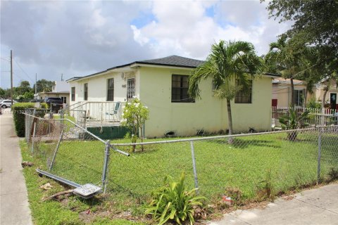 Villa ou maison à vendre à Miami, Floride: 4 chambres, 138.15 m2 № 1927515 - photo 1