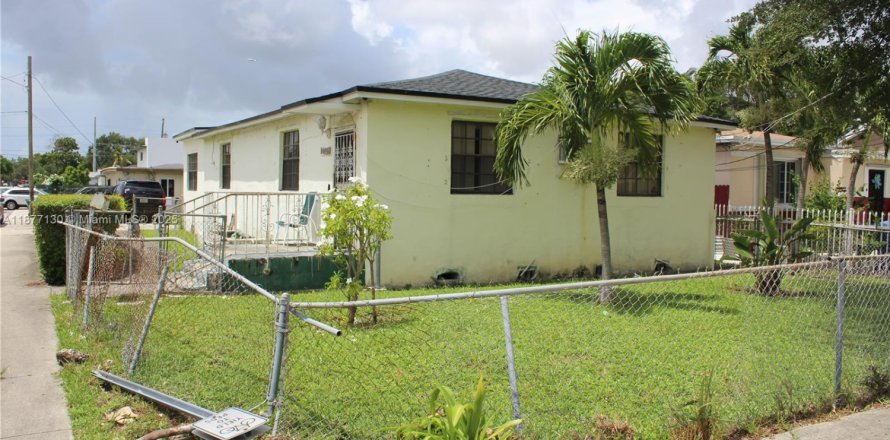 Villa ou maison à Miami, Floride 4 chambres, 138.15 m2 № 1927515